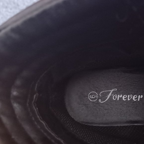 COMBAT CUTIE - BOOTS! LIKE NEW! - Picture 4 of 9